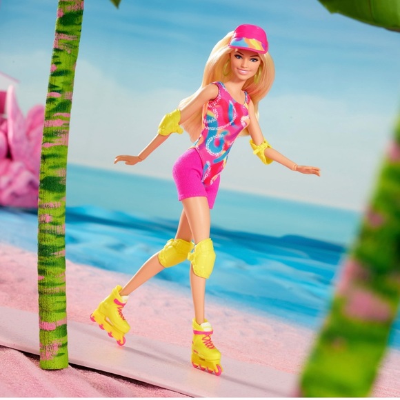 Barbie The Movie Collectible, Margot Robbie as Barbie in Inline Skating Outfit - Picture 4 of 7